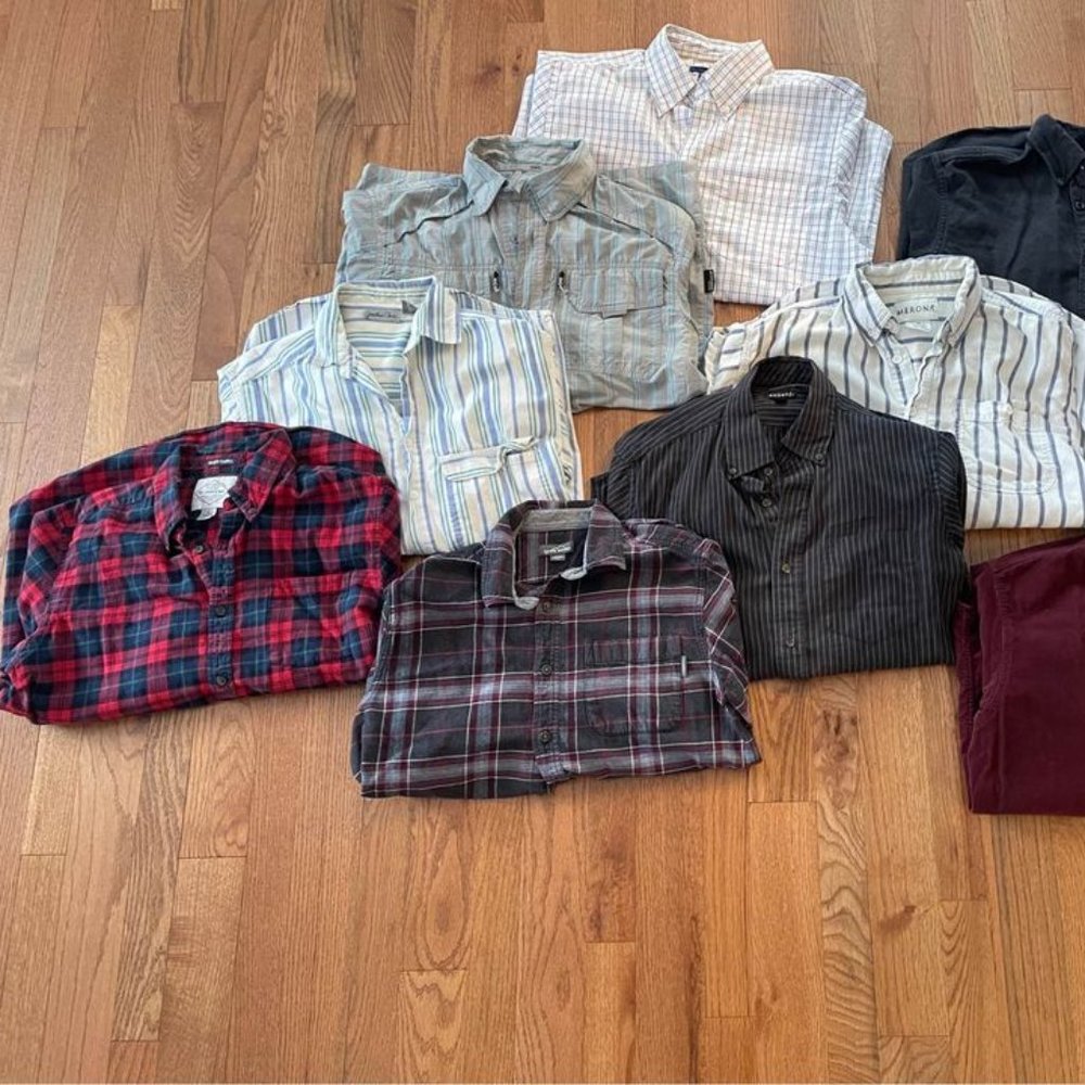9 MEDIUM SIZED LONG SLEEVE BUTTON DOWN SHIRTS